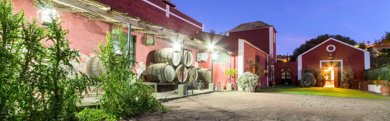 Salón de eventos de la finca, antiguo almacén con techos de madera